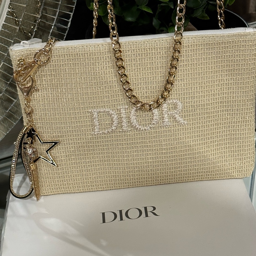 Dior. - Picture 4 of 15